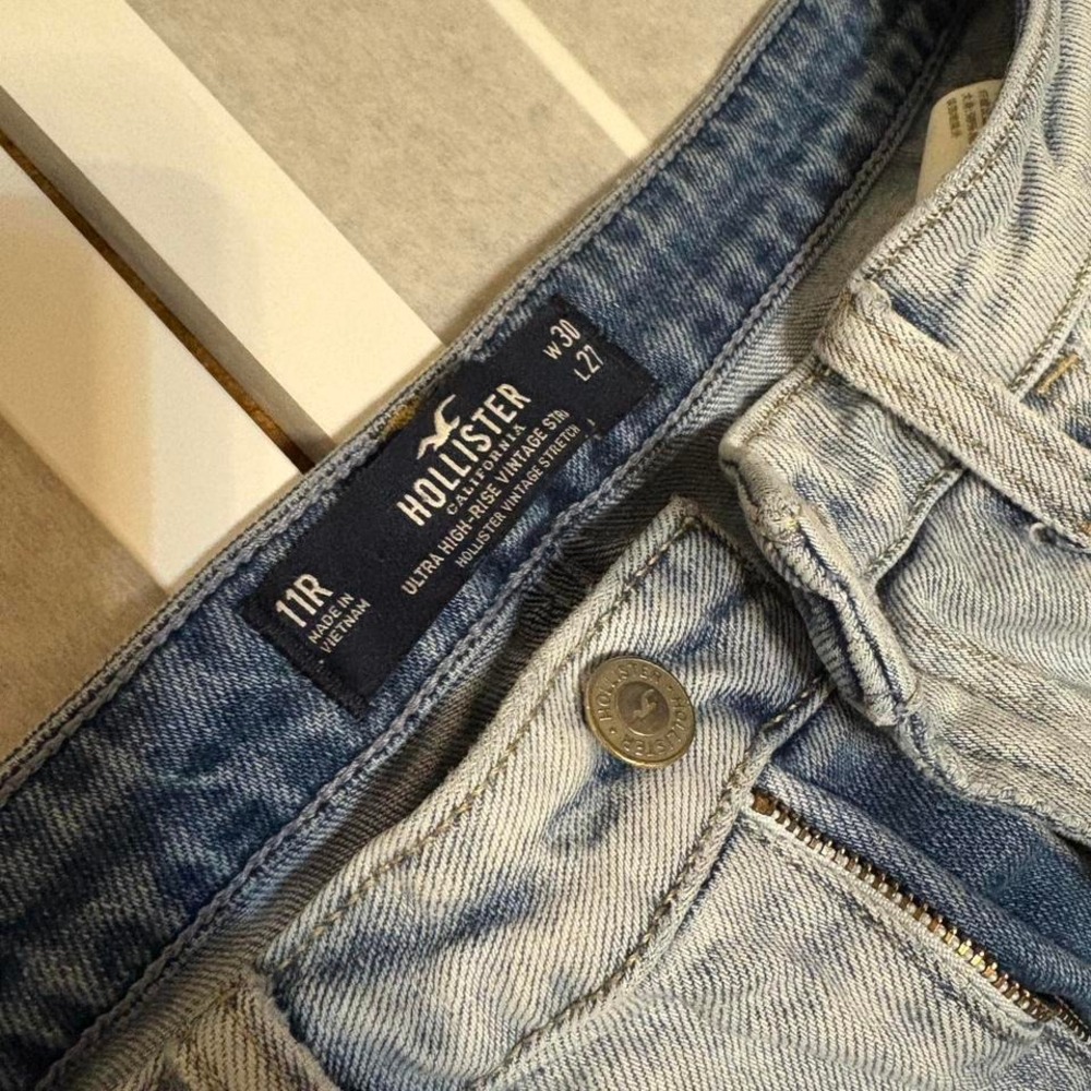 Women's Hollister Y2K Blue and white ombre distressed jeans size 11R - Picture 5 of 8